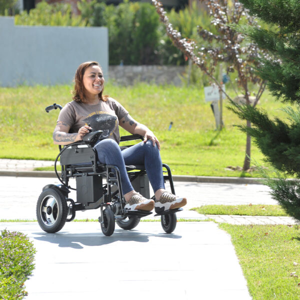 Cadeira de Rodas Motorizada Dobrável até 120 kg Assento de 48 cm D800 Dellamed - Image 8